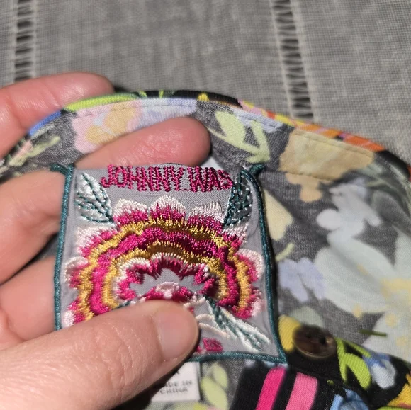 Johnny Was Wild Bloom FLUTTER SLEEVE HENLEY Woman’s Size 2x - Picture 10 of 16